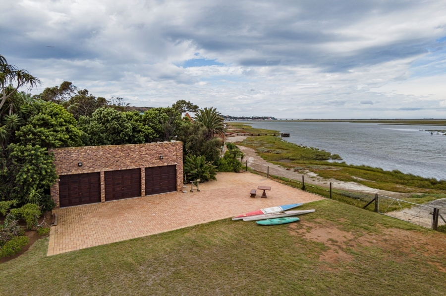 To Let 4 Bedroom Property for Rent in Amsterdamhoek Eastern Cape